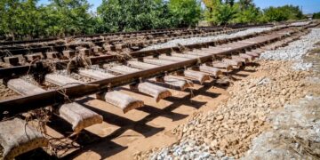 Καταστροφές στο σιδηροδρομικό δίκτυο από τις πρόσφατες πλημμύρες στη Θεσσαλία (φωτ.: EUROKINISSI/Λεωνίδας Τζέκας)