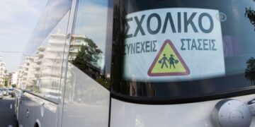 Τουριστικό λεωφορείο το οποίο λειτουργεί και σαν σχολικό (φωτ.: ΜΟΤΙΟΝΤΕΑΜ/Φανή Τρυψάνη)