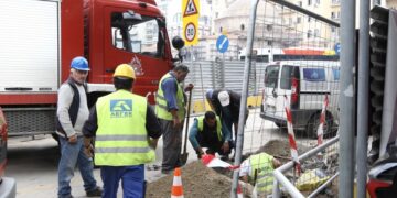 Εργαζόμενοι στο μετρό στη συμβολή των οδών Εγνατία με Βενιζέλου, από όπου δεν θα περνούν αυτοκίνητα για το επόμενο τετράμηνο (φωτ. αρχείου: ΜΟΤΙΟΝΤΕΑΜ/Βασίλης Βερβερίδης)