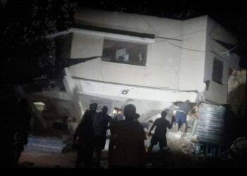Αναζήτηση εγκλωβισμένων στα ερείπια μετά από βομβαρδισμό στη Γάζα (Πηγή φωτ.: jerusalem-patriarchate.info)