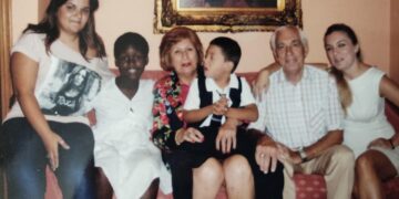 Η οικογένεια της Βαρβάρας και του Θωμά Τέτη (πηγή φωτ.: Β. Τέτη / ΑΠΕ-ΜΠΕ)