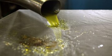 Διαδικασία παραγωγής ελαιόλαδο σε ελαιοτριβείο (φωτ. αρχείου: Eurokinissi/Τατιάνα Μπόλαρη)