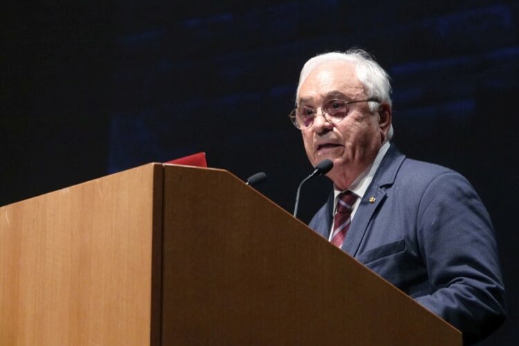 Ο Πέτρος Θέμελης στην εκδήλωση του Σωματείου ΔΙΑΖΩΜΑ «Η Τριλογία της Αθήνας, Ελευσίνα-Αθήνα-Λαύριο», που παρουσιάστηκε στην αίθουσα Δ. Μητρόπουλος, στο Μέγαρο Μουσικής Αθηνών, το 2019 (φωτ.: ΑΠΕ-ΜΠΕ/Μέγαρο Μουσικής Αθηνών/Χάρης Ακριβιάδης)