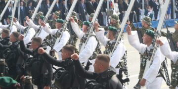 Εικόνα από την περσινή στρατιωτική παρέλαση για την εθνική επέτειο της 28ης Οκτωβρίου στη Θεσσαλονίκη (φωτ.: αρχείου: Βασίλης Βερβερίδης/ΜΟΤΙΟΝΤΕΑΜ)