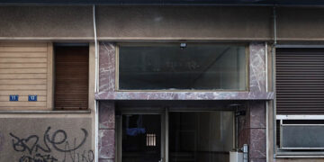 Η πολυκατοικία στην οδό Μύρων στον Άγιο Παντελεήμονα όπου έγινε η δολοφονία (φωτ.: EUROKINISSI / Κώστας Τζούμας)