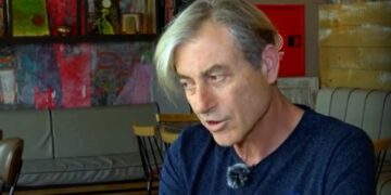 Ο Αίας Μανθόπουλος στη διάρκεια παλιότερης συνέντευξής του (φωτ.: glomex)