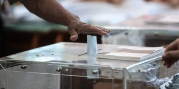 Στιγμιότυπο από την ψηφοφορία για τις δημοτικές και περιφερειακές εκλογές (φωτ.: EUROKINISSI / Κώστας Τζούμας)