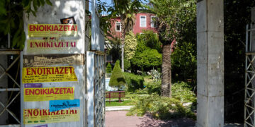 Ενοικιαστήρια για φοιτητική στέγη έξω από το Πάντειο Πανεπιστήμιο (φωτ.: EUROKINISSI / Γιώργος Κονταρίνης)