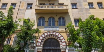 Η είσοδος του κτηρίου, επί της οδού Βενιζέλου, όπως είναι σήμερα (φωτ.: ΑΠΕ-ΜΠΕ/Αχιλλέας Χήρας)