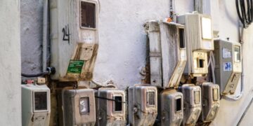 Μετρητές της ΔΕΗ σε τοίχο κτηρίου (φωτ.: EUROKINISSI/Γιώργος Κονταρίνης)