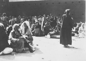 Μικρασιάτες πρόσφυγες έχουν επιβιβαστεί σε πλοίο για τη Θεσσαλονίκη (φωτ.: Βιβλιοθήκη του Κογκρέσου)