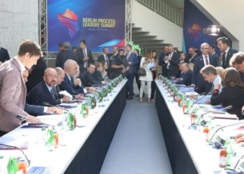 Στιγμιότυπο από τη Σύνοδο Κορυφής της Διαδικασίας του Βερολίνου, η οποία πραγματοποιείται στα Τίρανα. Τρίτος από δεξιά, διακρίνεται ο πρωθυπουργός Κυριάκος Μητσοτάκης (φωτ.: ΑΠΕ-ΜΠΕ/consilium/Dario Pignatelli)