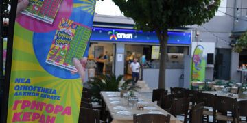 Ρεμπέτικο γλέντι από την οικογένεια λαχνών ΣΚΡΑΤΣ «Γρήγορα Κέρδη» στο κατάστημα ΟΠΑΠ στο Καπαρέλλι (φωτ.: ΟΠΑΠ)