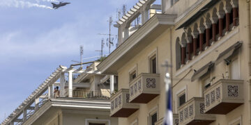 Διελεύσεις μαχητικών αεροσκαφών πάνω από την πόλη της Θεσσαλονίκης (φωτ.: ΜΟΤΙΟΝΤΕΑΜ / Βασίλης Βερβερίδης)