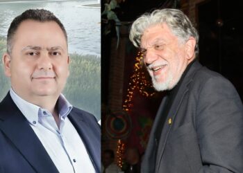Αριστερά ο νέος δήμαρχος Νέας Φιλαδέλφειας-Νέας Χαλκηδόνας Ιωάννης Τομπούλογλου και δεξιά ο νυν δήμαρχος Γιάννης Βούρος (φωτ.: facebook/EUROKINISSI)