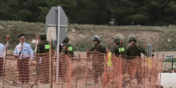 Αστυνομικοί και μέλη του Τάγματος Εκκαθάρισης Ναρκοπεδίων Ξηράς (φωτ.: EUROKINISSI / Μιχάλης Καραγιάννης)