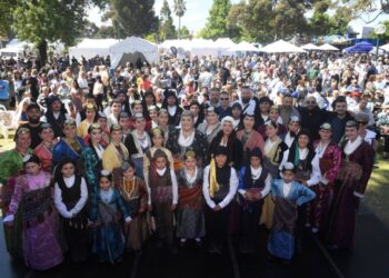 Οι Πόντιοι ομογενείς πρωτοστάτησαν στο «Γλέντι» ξεσηκώνοντας τους παριστάμενους (φωτ.: neoskosmos.com/Κώστας Ντεβές)