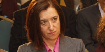 Η Σωτηρία Ντούνη σε ημερίδα της ΚΕΔΕ (edit από φωτ.: Eurokinissi/Χρήστος Μπόνης)