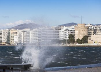 Κύματα στον Θερμαϊκό εξαιτίας ισχυρών ανέμων (φωτ.αρχείου: MotionTeam/Eurokinissi/Φανή Τρυψάνη)