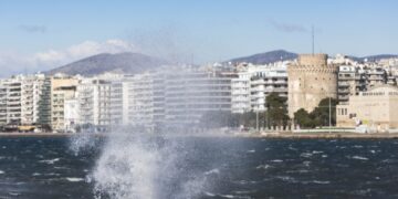 Κύματα στον Θερμαϊκό εξαιτίας ισχυρών ανέμων (φωτ.αρχείου: MotionTeam/Eurokinissi/Φανή Τρυψάνη)