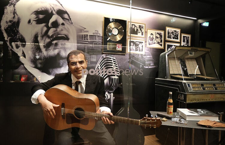 Η προθήκη του Στέλιου Καζαντζίδη στο Μουσείο Προσφυγικού Ελληνισμού, στο γήπεδο της ΑΕΚ (φωτ.: Κώστας Κατσίγιαννης)