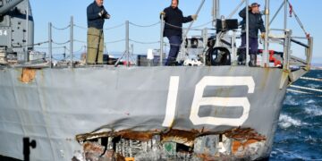 Το ιστορικό αντιτορπιλικό υπέστη σοβαρές φθορές στην πρύμνη του (φωτ.: EUROKINISSI/Κωνσταντίνος Τζακιτσής)