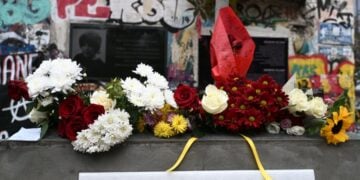 Εικόνα από το μνημείο του Αλέξανδρου Γρηγορόπουλου στα Εξάρχεια
(φωτ. αρχείου: Τατιάνα Μπόλαρη/ EUROKINISSI)