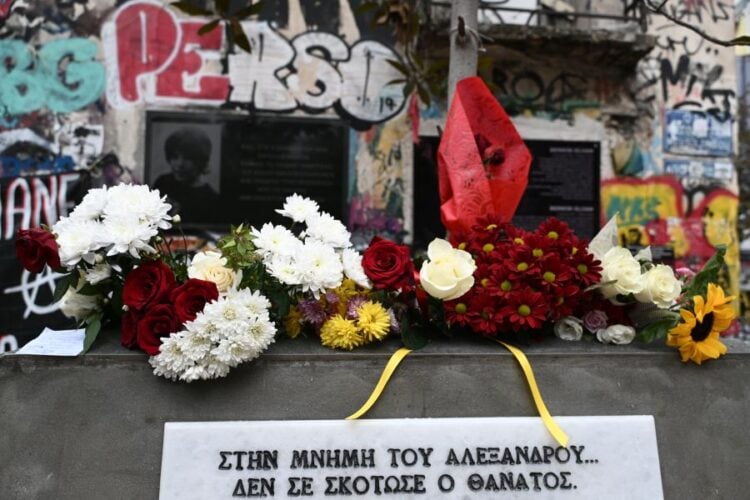 Εικόνα από το μνημείο του Αλέξανδρου Γρηγορόπουλου στα Εξάρχεια
(φωτ. αρχείου: Τατιάνα Μπόλαρη/ EUROKINISSI)