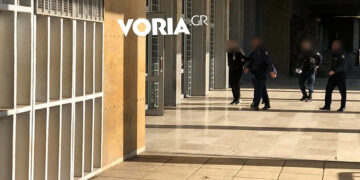 Ο 37χρονος από τη Νεοχωρούδα Θεσσαλονίκης οδηγείται στην 3η  τακτική ανακρίτρια (φωτ.: voria.gr)