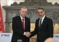 Ο Ρετζέπ Ταγίπ Ερντογάν σε θερμή χειραψία με τον Κυριάκο Μητσοτάκη,  στην Αθήνα (φωτ. αρχείου: EUROKINISSI/Τατιάνα Μπόλαρη)