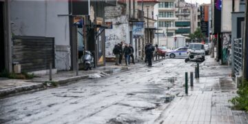 Στελέχη της αστυνομίας στο σημείο της επίθεσης (φωτ.: EUROKINISSI / Κώστας Τζούμας)