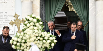 Κηδεία του ηθοποιού και σκηνοθέτη Γιώργου Μιχαλακόπουλου στο Α’ Νεκροταφείο Αθηνών (φωτ.: EUROKINISSI / Μιχάλης Καραγιάννης)