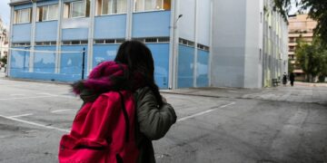 Μαθήτρια σε γυμνάσιο (φωτ.: EUROKINISSI/Ανδρέας Αλεξόπουλος)