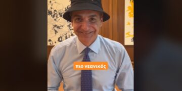 Ο Κ. Μητσοτάκης, με το νεανικό καπέλο του (φωτ.: tiktok/kyriakosmitsotakis_)