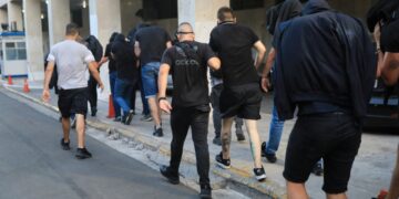Οπαδοί της Ντιναμό Ζάγκρεμπ τον περασμένο Αύγουστο στα εγκληματολογικά εργαστήρια της ΓΑΔΑ (φωτ.: EUROKINISSI/Γιάννης Παναγόπουλος)