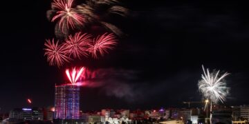 Πυροτεχνήματα στον Πειραιά (φωτ. αρχείου: EUROKINISSI/Γιάννης Παναγόπουλος)