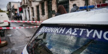 Εικόνα έξω από κλαμπ στο Γκάζι όπου σημειώθηκε η ένοπλη επίθεση (φωτ.: ΚΩΣΤΑΣ ΤΖΟΥΜΑΣ/EUROKINISSI)