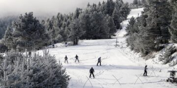 Σκιέρ απολαμβάνουν το χιόνι στις πλαγιές της Πιερίας (φωτ. αρχείου: EUROKINISSI/Λεωνίδας Τζέκας)