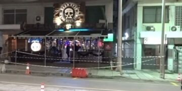 Το συγκεκριμένο μπαρ βρίσκεται δίπλα στην Διεύθυνση Αστυνομικών Επιχειρήσεων Θεσσαλονίκης, στην οδό Κατσιμίδη (φωτ.: glomex)