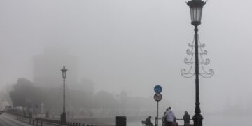 Ομίχλη στο κέντρο της Θεσσαλονίκης (φωτ.: ΜΟΤΙΟΝΤΕΑΜ/Βασίλης Βερβερίδης)