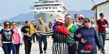 Τούρκοι τουρίστες μόλις έχουν αποβιβαστεί στο Ναύπλιο στη διάρκεια κρουαζιέρας, το 2016 (φωτ. αρχείου: ΑΠΕ-ΜΠΕ/Ευάγγελος Μπουγιώτης)