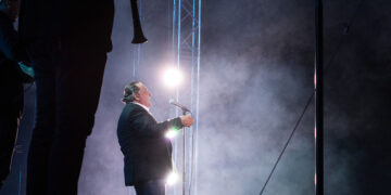 Ο Βασίλης Καρράς σε συναυλία που έγινε την 1η Σεπτεμβρίου 2017 στο Θέατρο Πέτρας για τα 40 χρόνια του στο λαϊκό τραγούδι (φωτ.: EUROKINISSI / Λυδία Σιώρη)