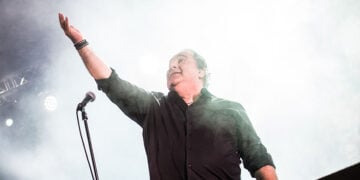 Ο Βασίλης Καρράς σε συναυλία που έγινε την 1η Σεπτεμβρίου 2017 στο Θέατρο Πέτρας για τα 40 χρόνια του στο λαϊκό τραγούδι (φωτ.: EUROKINISSI / Λυδία Σιώρη)