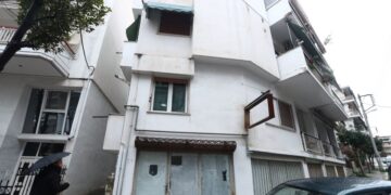 Το σπίτι  στην Καλαμαριά Θεσσαλονίκης όπου έμενε η 41χρονη έγκυος που δολοφονήθηκε (φωτ.: 
Βασίλης Βερβερίδης/ΜΟΤΙΟΝΤΕΑΜ)