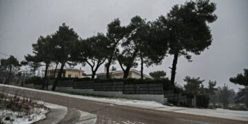 Χιονόπτωση στην Ιπποκράτειο Πολιτεία 
(φωτ.: Διονύσης Πατεράκης/EUROKINISSI)