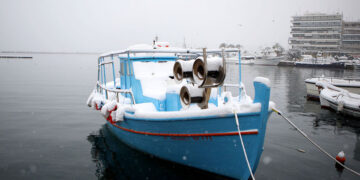 Χιόνια στην πόλη της Καβάλας (φωτ.: αρχείο ΑΠΕ-ΜΠΕ / Λάσκαρης Τσούτσας)