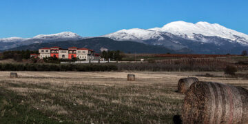 Στο βάθος το όρος Φαλακρό χιονισμένο, από την Αδριανή Δράμας (φωτ.: EUROKINISSI / Δημήτρης Μεσσήνης)