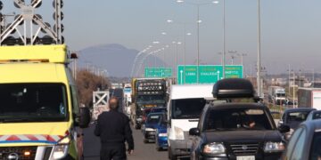 Μποτιλιάρισμα στην εθνική οδό λόγω εκτροπής της κυκλοφορίας (φωτ. αρχείου: EUROKINISSI/Γιάννης Παναγόπουλος)