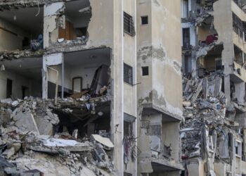 Κατεστραμμένο κτήριο κατοικιών σε περιοχή της Γάζας (φωτ.: EPA/Mohammed Saber)