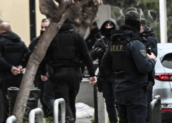 Από τη μεταφορά των κατηγορουμένων στην ανακρίτρια 
(φωτ.: EUROKINISSI / Κώστας Τζούμας)